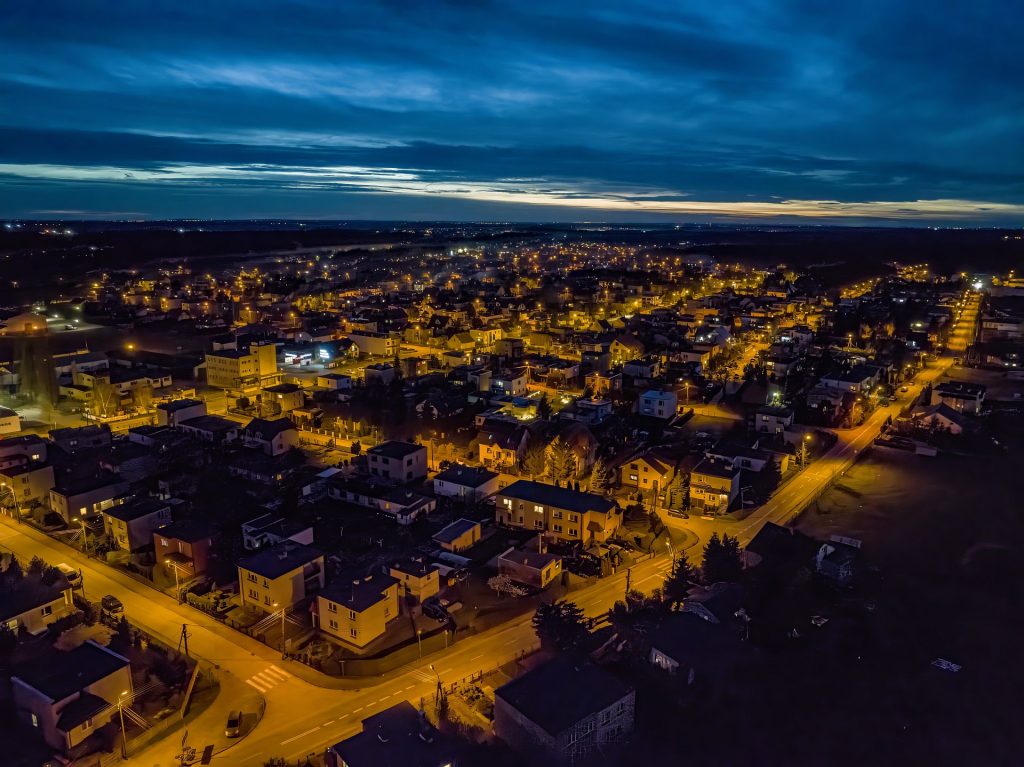 2024-04-06 - lot dronem nad kosciolem Sw Trojcy w Bydgoszczy_599-topaz-denoise-sharpen kamerzysta z dronem na ślub w Brzozie