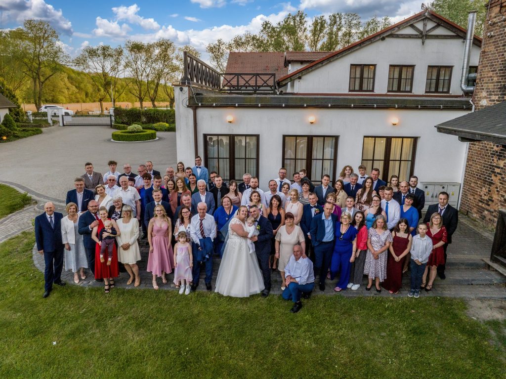 2024-05-02 - lot dronem w Wierzchucicach na slubie Stefanii i Lukasza_186-topaz-sharpen wesele w Starym Młynie w Wierzchuciach - fotograf i kamerzysta z dronem