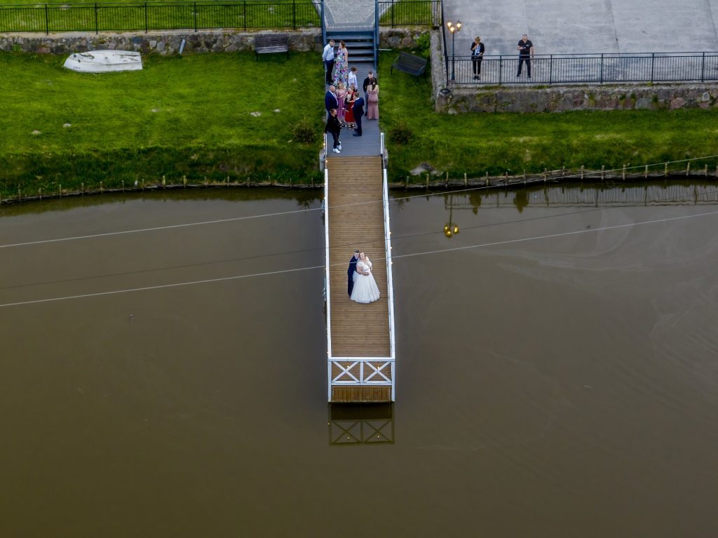 2024-05-02 - lot dronem w Wierzchucicach na slubie Stefanii i Lukasza_313-topaz-denoise-sharpen wesele w Starym Młynie w Wierzchuciach - fotograf i kamerzysta z dronem