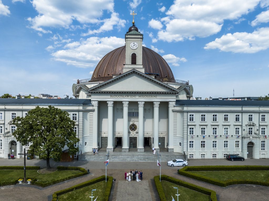 2024-05-04 - lot dronem nad Bazylika w Bydgoszczy na slubie Nataszy i Tomasza_574-topaz-sharpen ślub w Bazylice Św. Wincentego A Paulo w Bydgoszczy