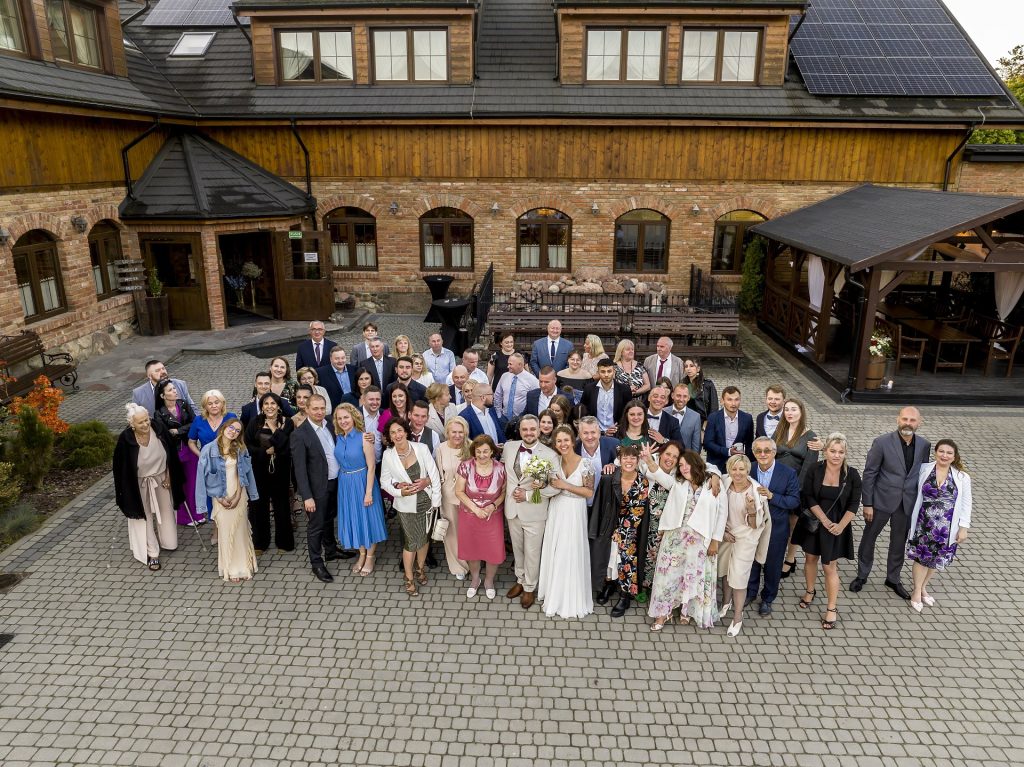2025-05-24 - lot dronem na slubie Natalii i Ernestasa w Miszewku_377-topaz-denoise-face-sharpen Sala bankietowa Mulk w Miszewku z drona