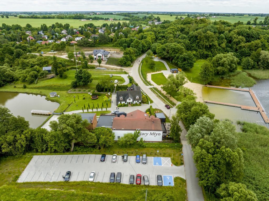 2025-06-07 - lot dronem na slubie Weroniki i Damiana w Wierzchucicach_674-topaz-denoise-sharpen wesele w Starym Młynie w Wierzchucicach