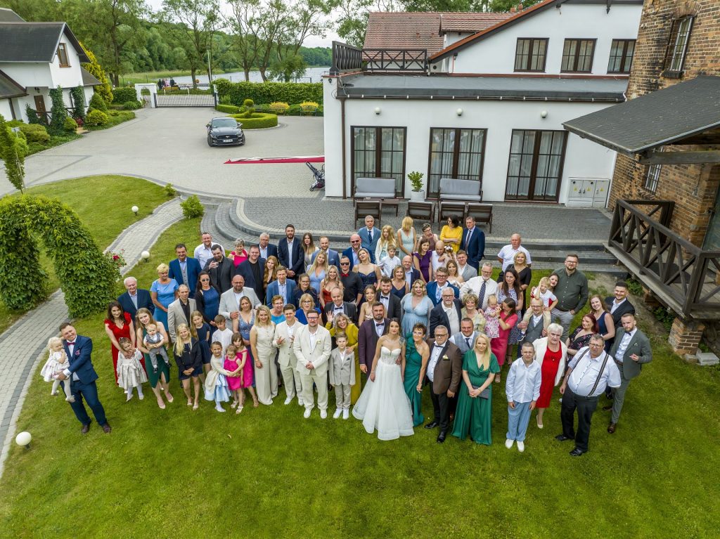2025-06-07 - lot dronem na slubie Weroniki i Damiana w Wierzchucicach_725-topaz-denoise-sharpen wesele w Starym Młynie w Wierzchucicach