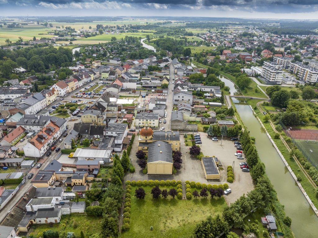 2025-06-27 - lot dronem na slubie Oliwii i Arkadiusza w Labiszynie i Pieckach_166-topaz-sharpen ślub w Kościele pw. Zwiastowania NMP w Łabiszynie