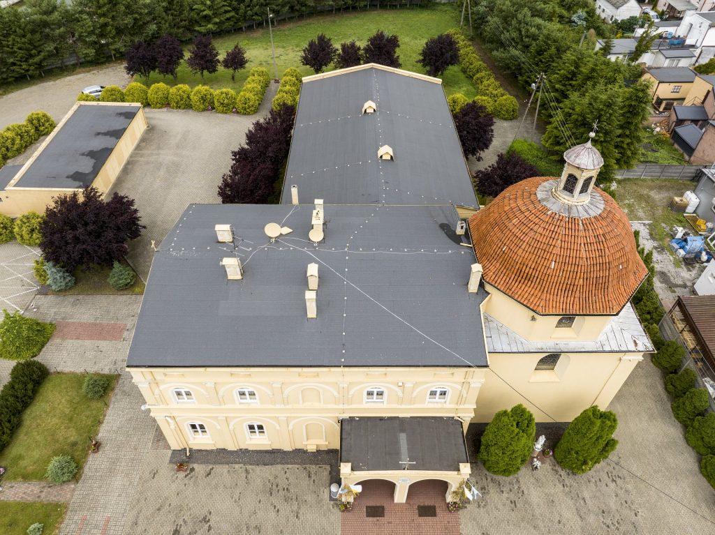 2025-06-27 - lot dronem na slubie Oliwii i Arkadiusza w Labiszynie i Pieckach_252-topaz-sharpen ślub w Kościele pw. Zwiastowania NMP w Łabiszynie