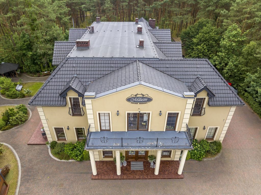 2025-06-28 - lot dronem na slubie nad Dworkiem Milusin w Zielonce_419-topaz-denoise-sharpen ślub cywilny w Dworku Milusin w Zielonce z drona