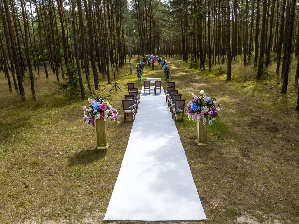 2025-06-28 - lot dronem na slubie nad Dworkiem Milusin w Zielonce_506-topaz-denoise-sharpen ślub plenerowy w Dworku Milusin w Zielonce z drona