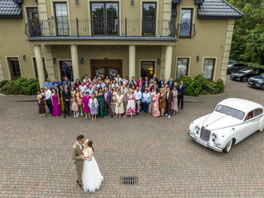 2025-06-28 - lot dronem na slubie nad Dworkiem Milusin w Zielonce_645-topaz-denoise-sharpen ślub cywilny w Dworku Milusin w Zielonce z drona