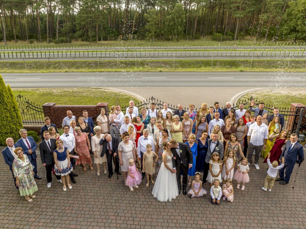 2025-07-18 - lot dronem na w Bialych Blotach i Zielonce_908-topaz-denoise-face-sharpen Dworek Biesiadny Milusin w Zielonce z drona