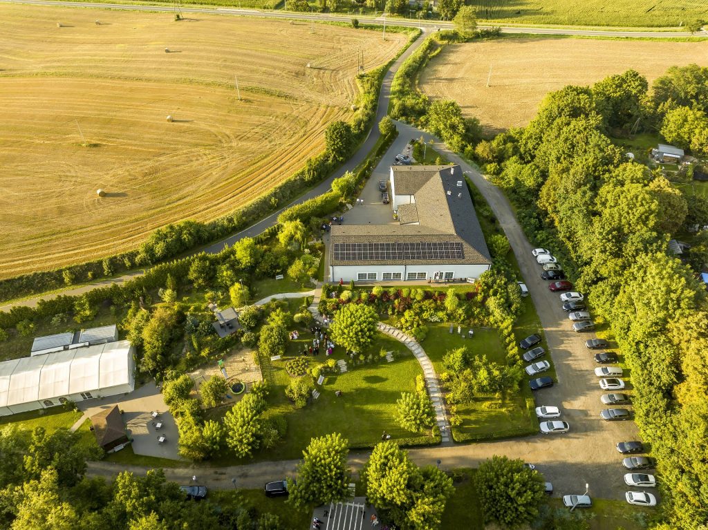 2025-08-09 - lot dronem na slubie Natalii i Lukasza w Kowalewie Pomorskim i Chelmzy_221-topaz-denoise-sharpen kamerzysta z dronem na wesele w Chełmży