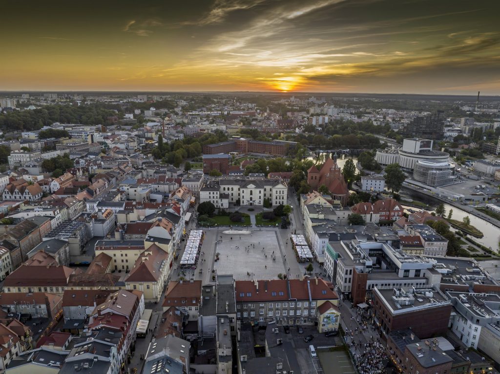 2025-08-16 - lot dronem na slubie Aleksandry i Dawida w Bydgoszczy_426-topaz-denoise-sharpen kamerzysta z dronem na wesele w Bydgoszczy